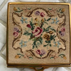 Vintage Petit Point compact